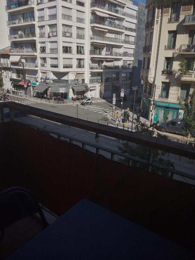 Charmant F1 Pres Tramway Et Plage ニース エクステリア 写真